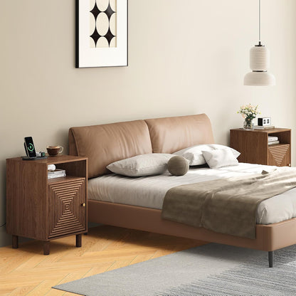 RoyalCraft Walnut Nightstand Set of 2, Night Stand with Charging Station | Mid-Century Modern End Table for Living Room, Side Table with Solid Wood Legs, Bedside Table for Bedroom, Entryway